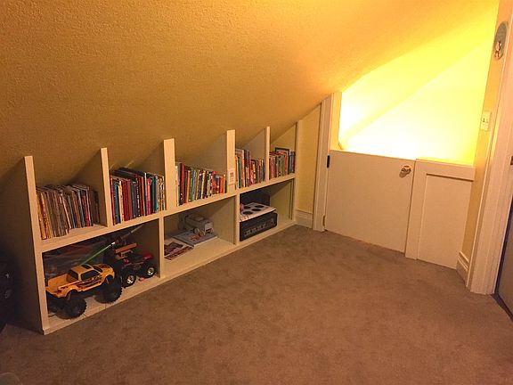 Built in shelves (loft)