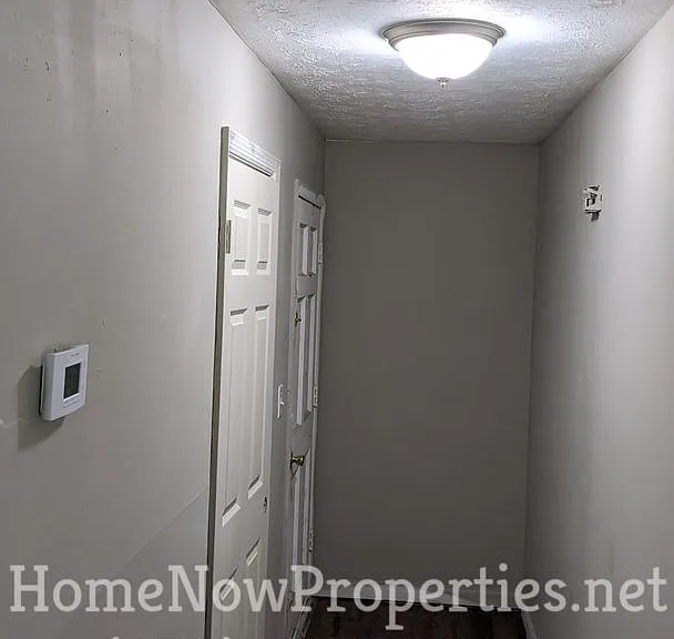 Waters Edge Apartments — Photo 10