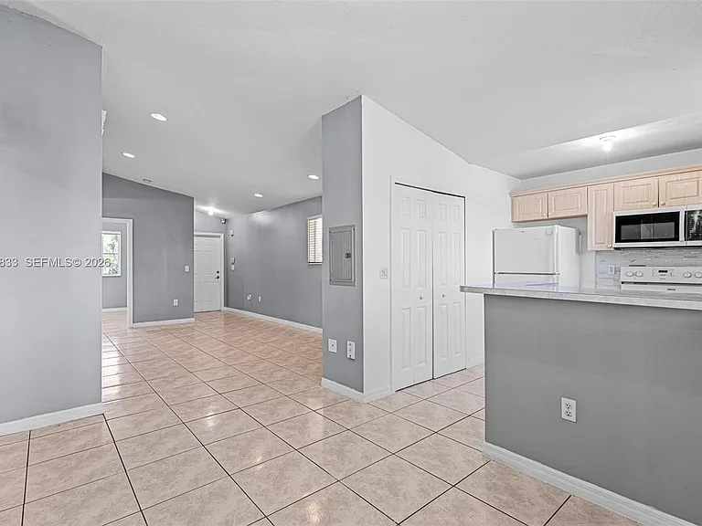 1261 SE 27th St #201 — Photo 13