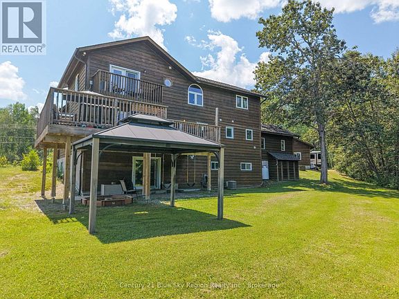 4th image of 1033 Centennial Cres