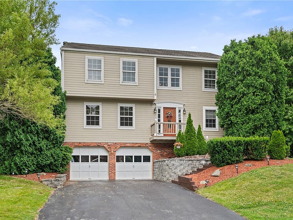 1st image of 133 Woodbine Dr