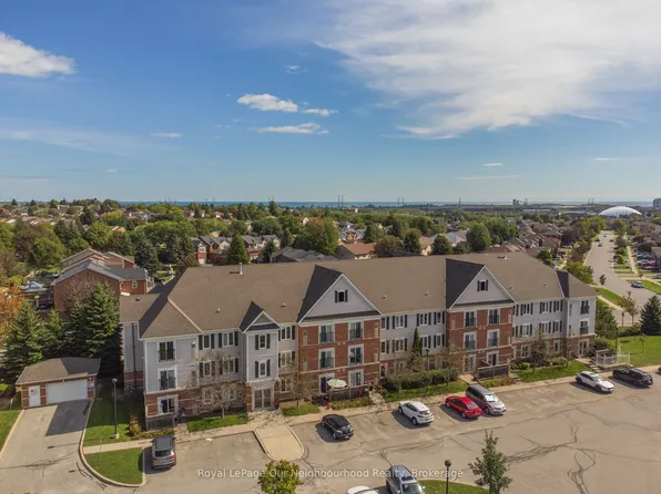 106 Aspen Springs Dr #203, Clarington, ON L1C 5N7