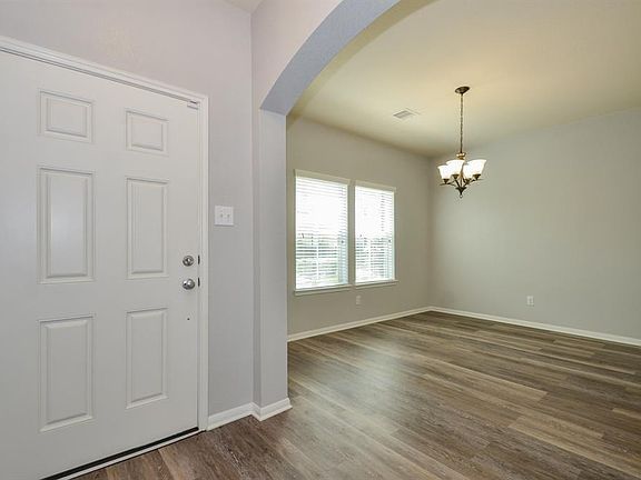 3rd image of 1609 Claremont Garden Cir