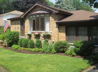 416 Longcommon Rd, Riverside, IL 60546