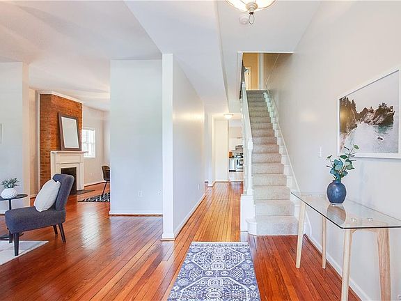 4th image of 2208 Parkwood Ave