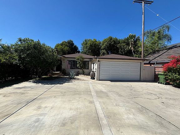 2nd image of 22742 Burbank Blvd