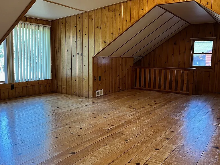Upstairs Bedroom/Loft