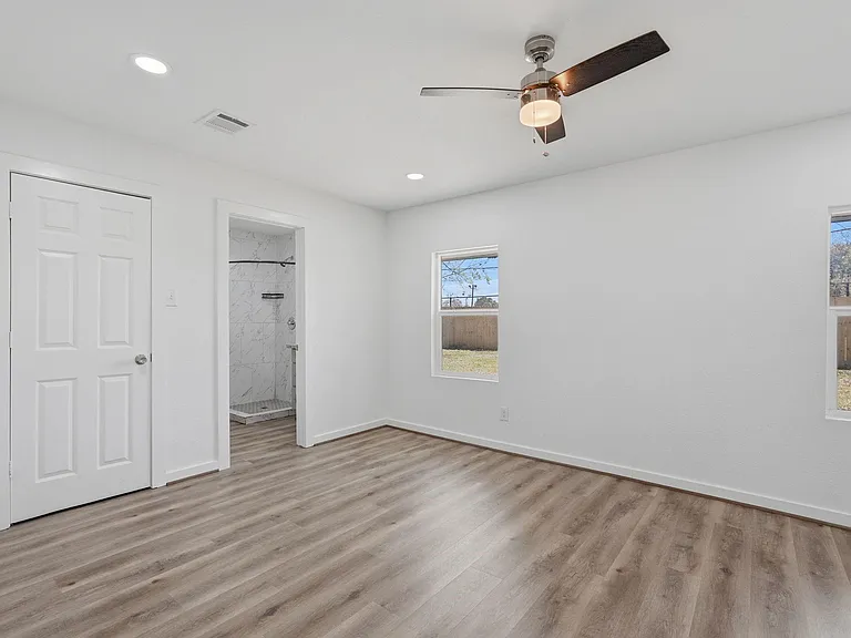 5962 Ridgeway Dr — Photo 9