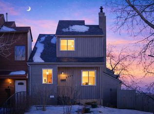 3304 W 56th St NE, Calgary, AB T1Y 3W1