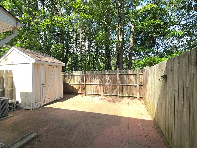 304 Arabian Cir — Photo 27