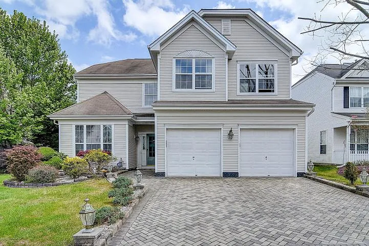95 Sherwood Dr photo 1