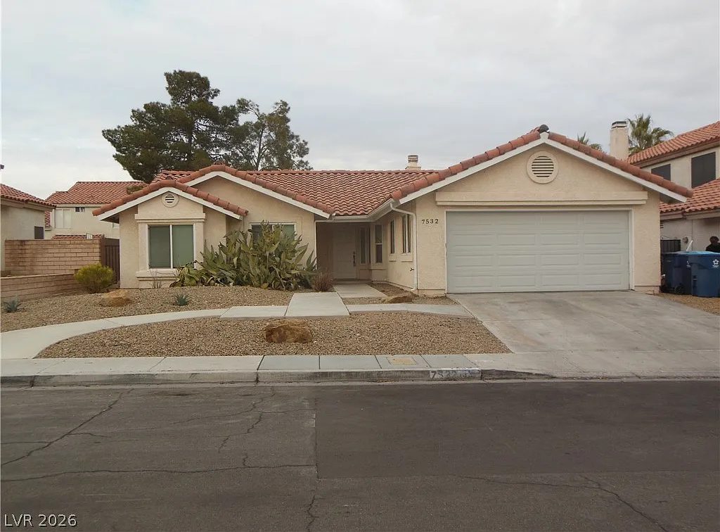 3 bed, 2.0 bath, 1555 sqft, $1,700 — Photo 1