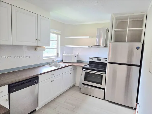 1700 NE 191st St APT 100, Miami, FL 33179