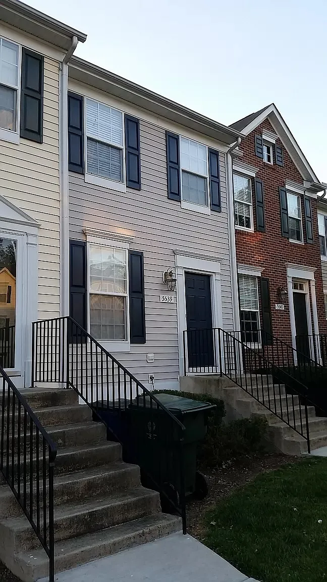 1 bed, 1.5 bath, 1720 sqft, $695 — Photo 1