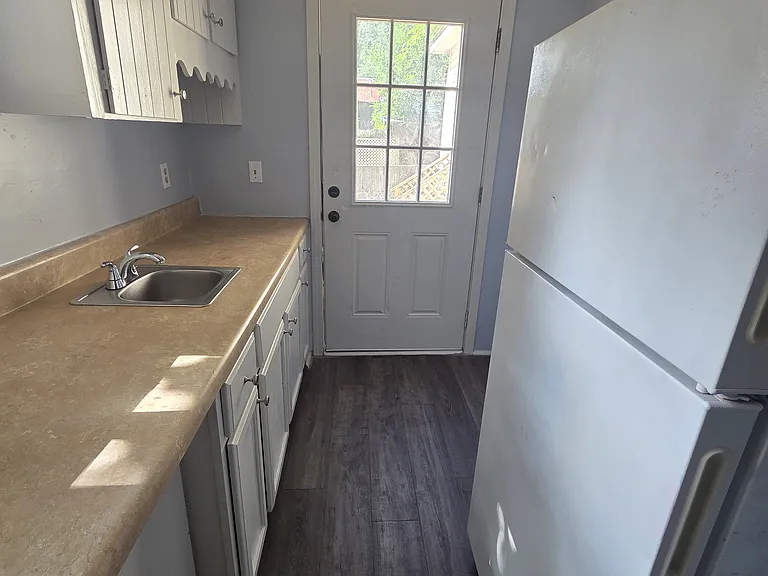 319 Mercer Ave — Photo 7