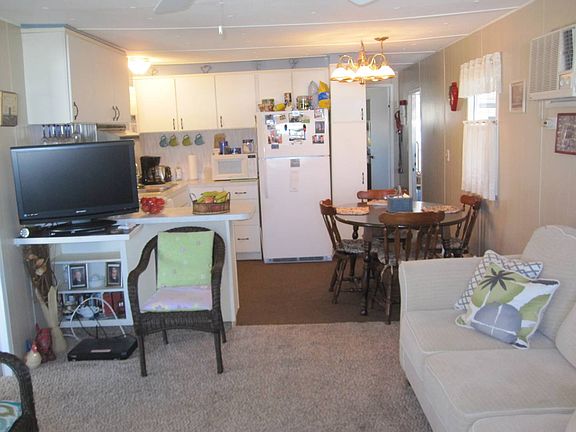 3rd image of 42 Kelly Dr