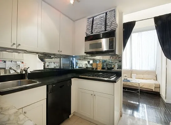 Sold by Warburg | media 22