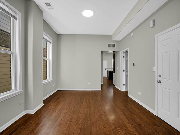 4th image of 2333 W Montana St #2