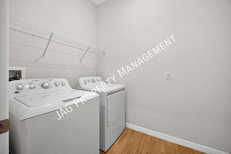 "Discover Comfort and Space: 3-Bed, 3-Bath Gem at 2199 Emerald Springs Dr!" — Photo 4