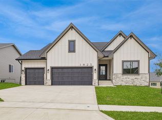 1825 Silver Maple Dr, Norwalk, IA 50211