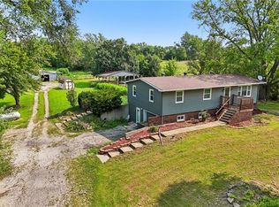 19950 Parallel Rd, Tonganoxie, KS 66086