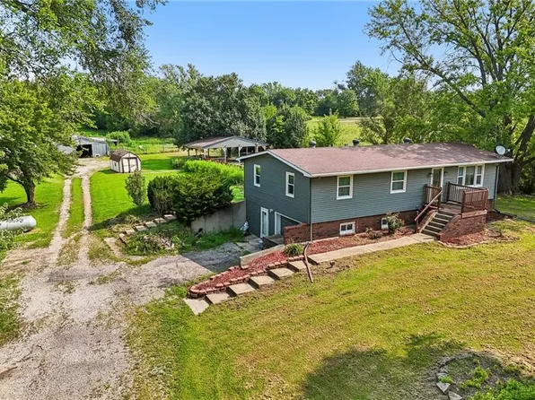 19950 Parallel Rd, Tonganoxie, KS 66086