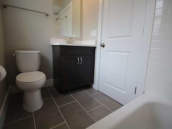 3rd image of 6401 Lindenwood Pl