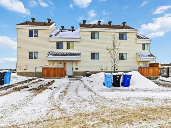 711 SW Beacon Hill Dr #9, Wood Buffalo, AB T9H 3R5