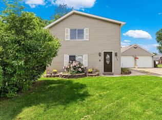 1426 S Pearce St, Owosso, MI 48867