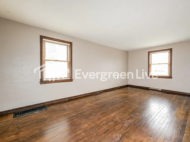 712 Lynda Ln — Photo 6