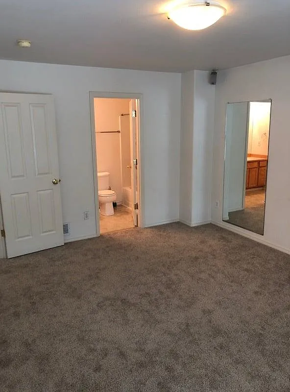 4 bed, 2.5 bath, 1680 sqft, $3,000 — Photo 2