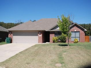 2460 Apple Blossom Ln, Conway, AR 72034