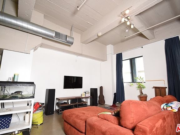 3rd image of 849 South Broadway