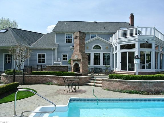 3rd image of 8979 Woodstone Dr