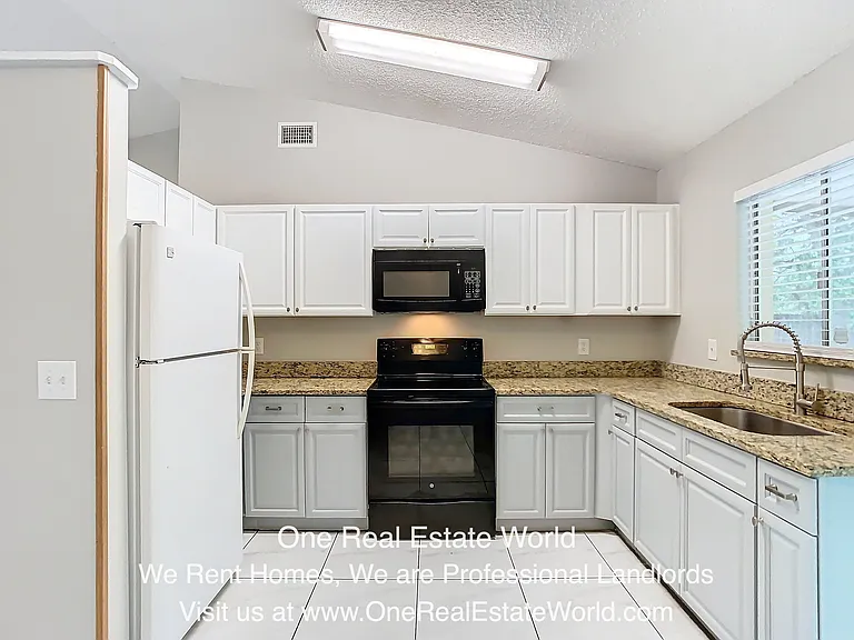 12929 Ohio Woods Ln — Photo 6