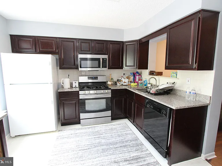 6 Halstead Pl — Photo 12