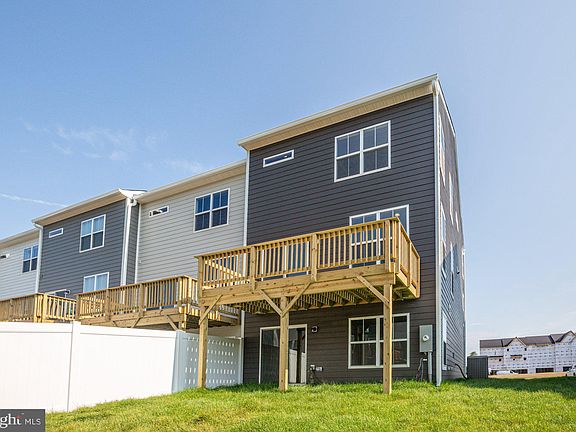 3rd image of 4001 Singerville Ct