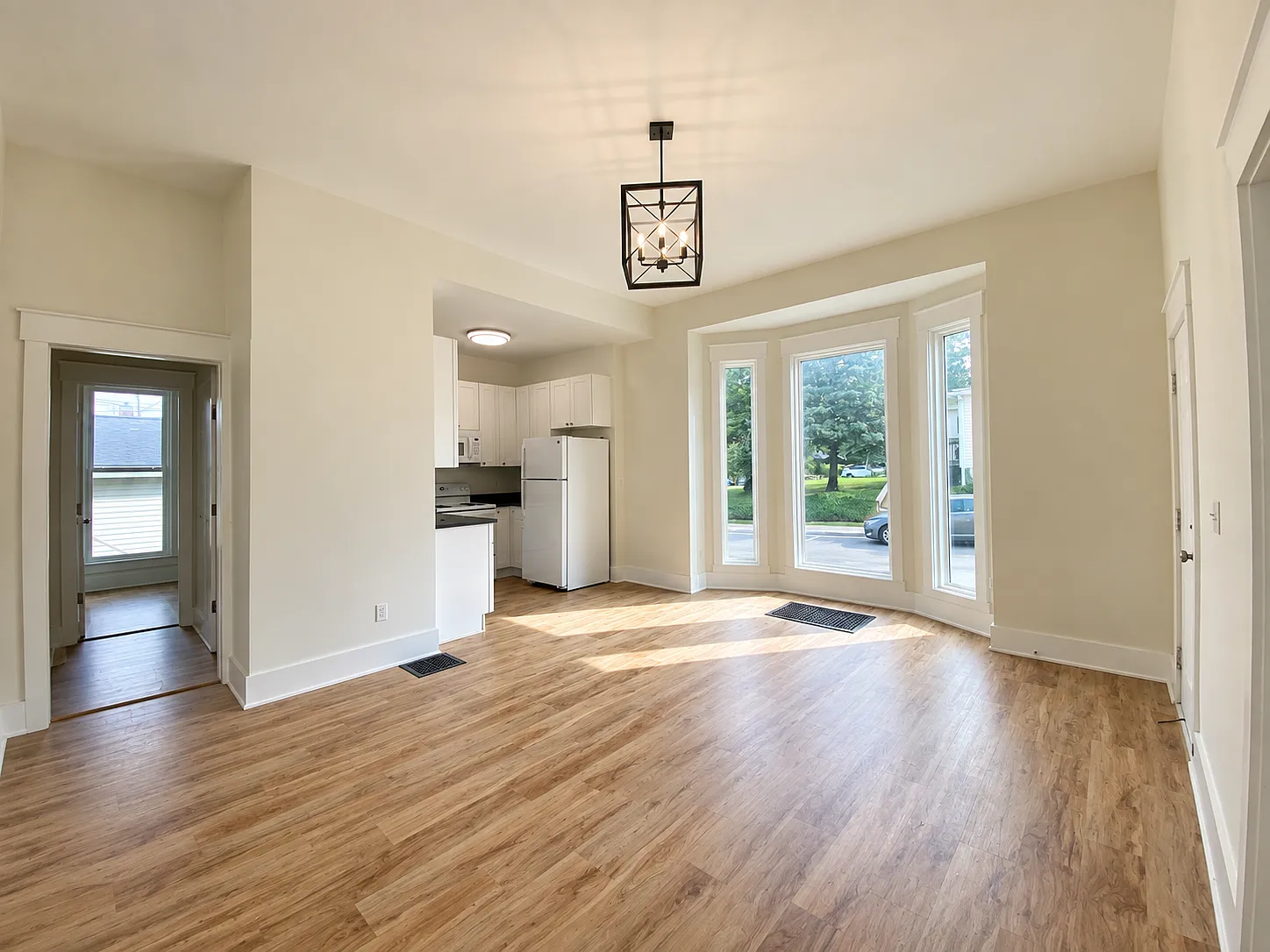 2 bed, 1000 sqft, $1,250 — Photo 3