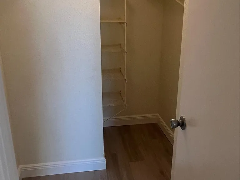 875 Riverside Dr #725 — Photo 12