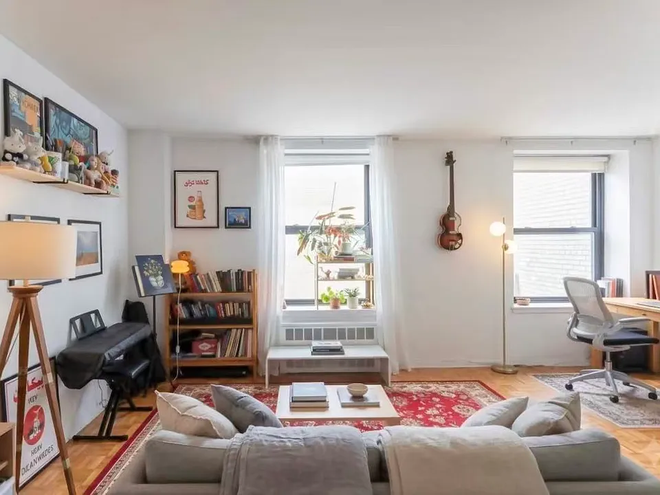 201 W 74th St #9B