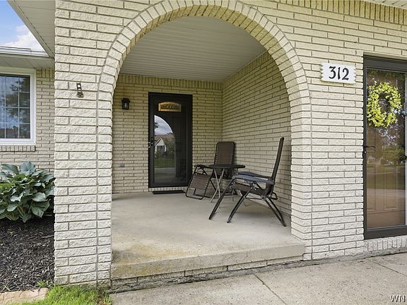 4th image of 312 Barbados Dr