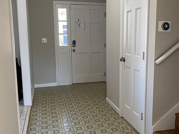 Foyer/front door