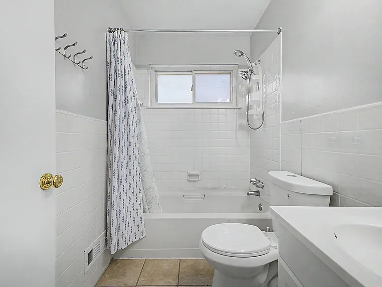24315 Currier St — Photo 19