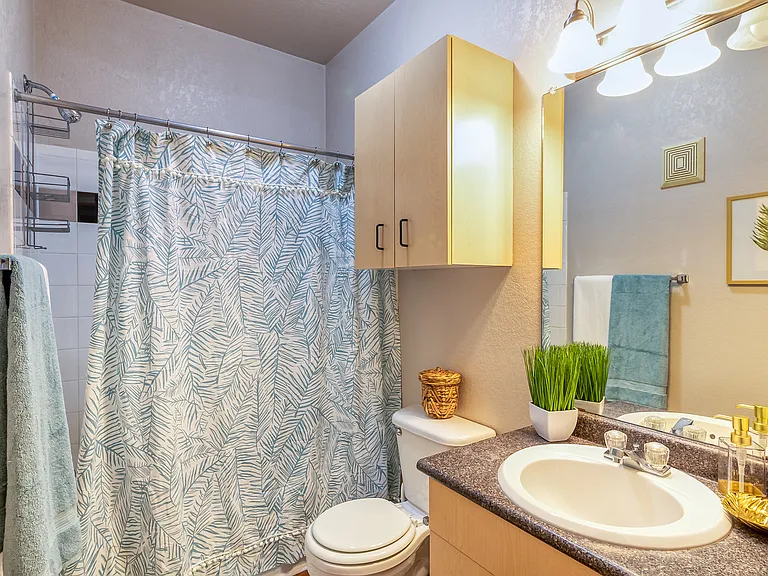 58 West - Student Living Priced Per Room — Photo 9