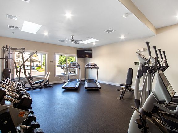 5th image of 215 SW Pinehurst Dr #263-301