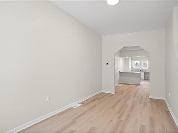 5th image of 537 N Milton Ave