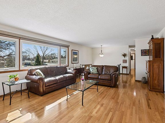 4th image of 3409 Maplewood Dr