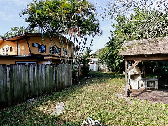 4th image of 3291 1/2 SW 44th St