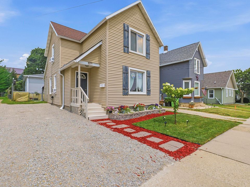 1st image of 206 4th St