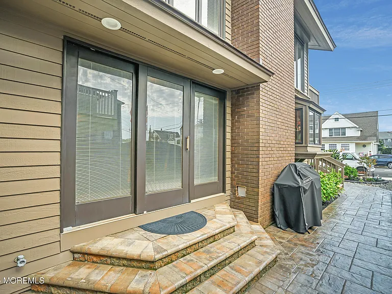 8 Ortley Ave — Photo 40